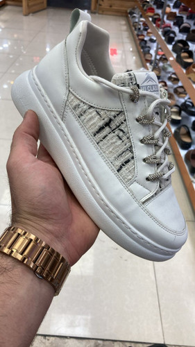 رنگ کرم و سفید و مشکی دور دوخت